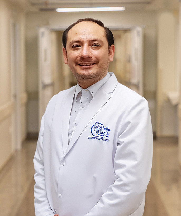Retrato profesional del Dr. Fernando Henry Quijano Zapata, neurólogo de Clínica Stella Maris.