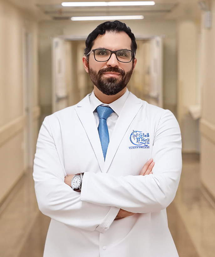 Retrato profesional del Dr. Danilo Francisco Zavalaga Noriega, neurocirujano de Clínica Stella Maris.
